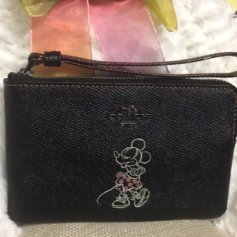 Coach DISNEY X MINNIE MOUSE CORNER ZIP WRISTLET